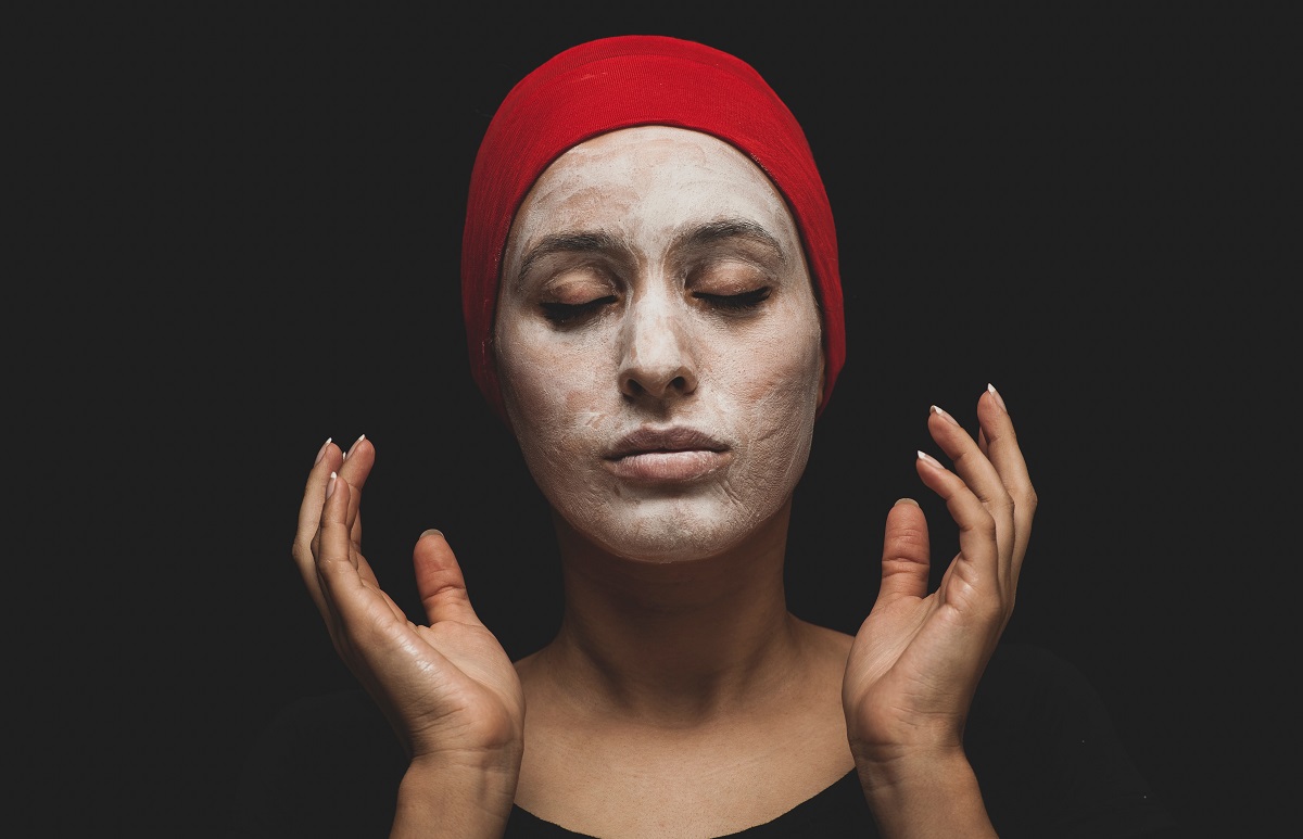 woman putting facemask
